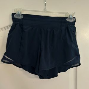 Lululemon, Hotty Hot, size 4, Navy, high-rise, 2.5"